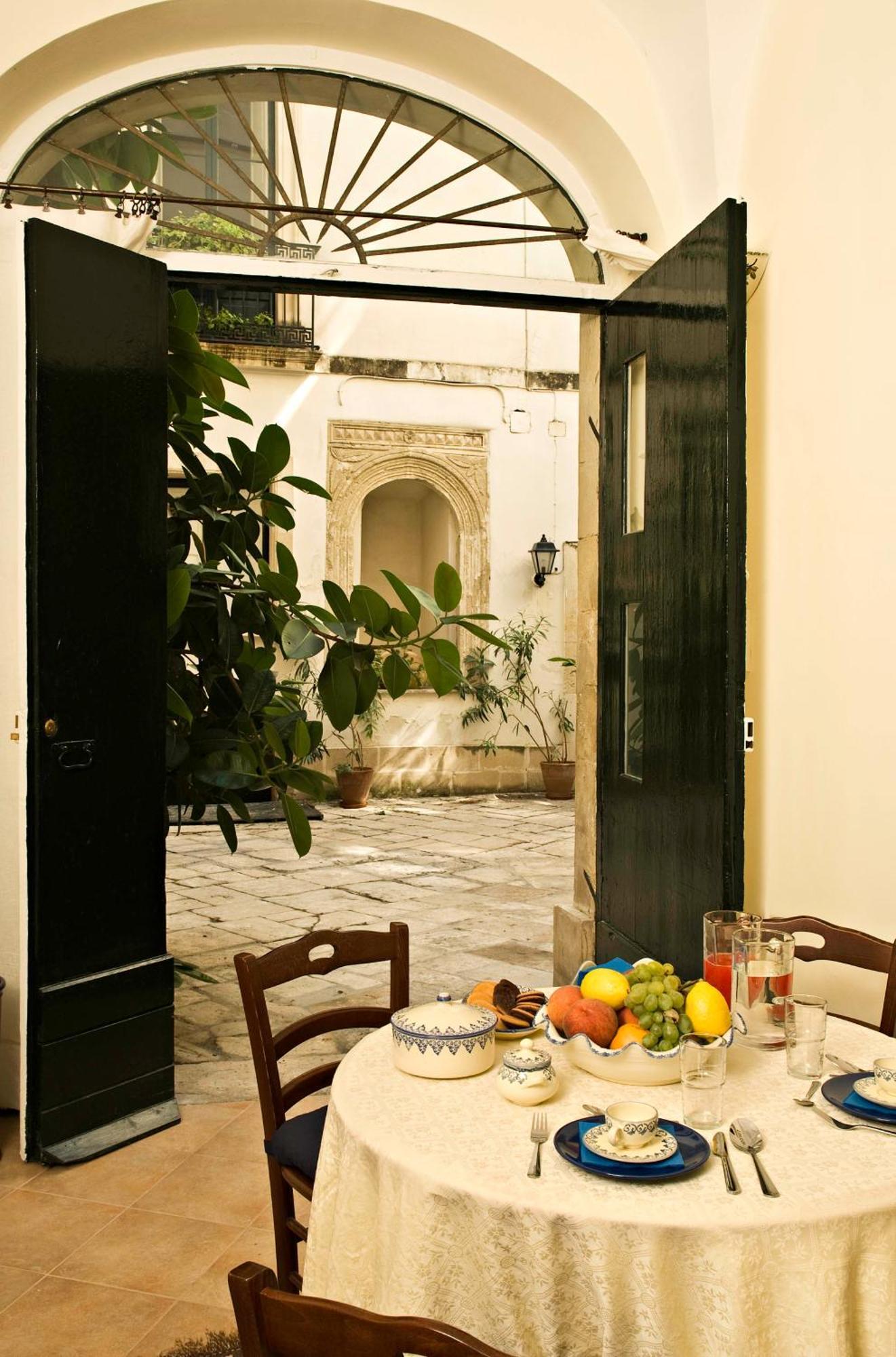 Palazzo Bernardini Apartment Lecce Exterior foto